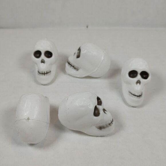 Bag Of 5 Mini Plastic Skulls Halloween Decor Cake Topper Toys Figurines Favors - Picture 3 of 7